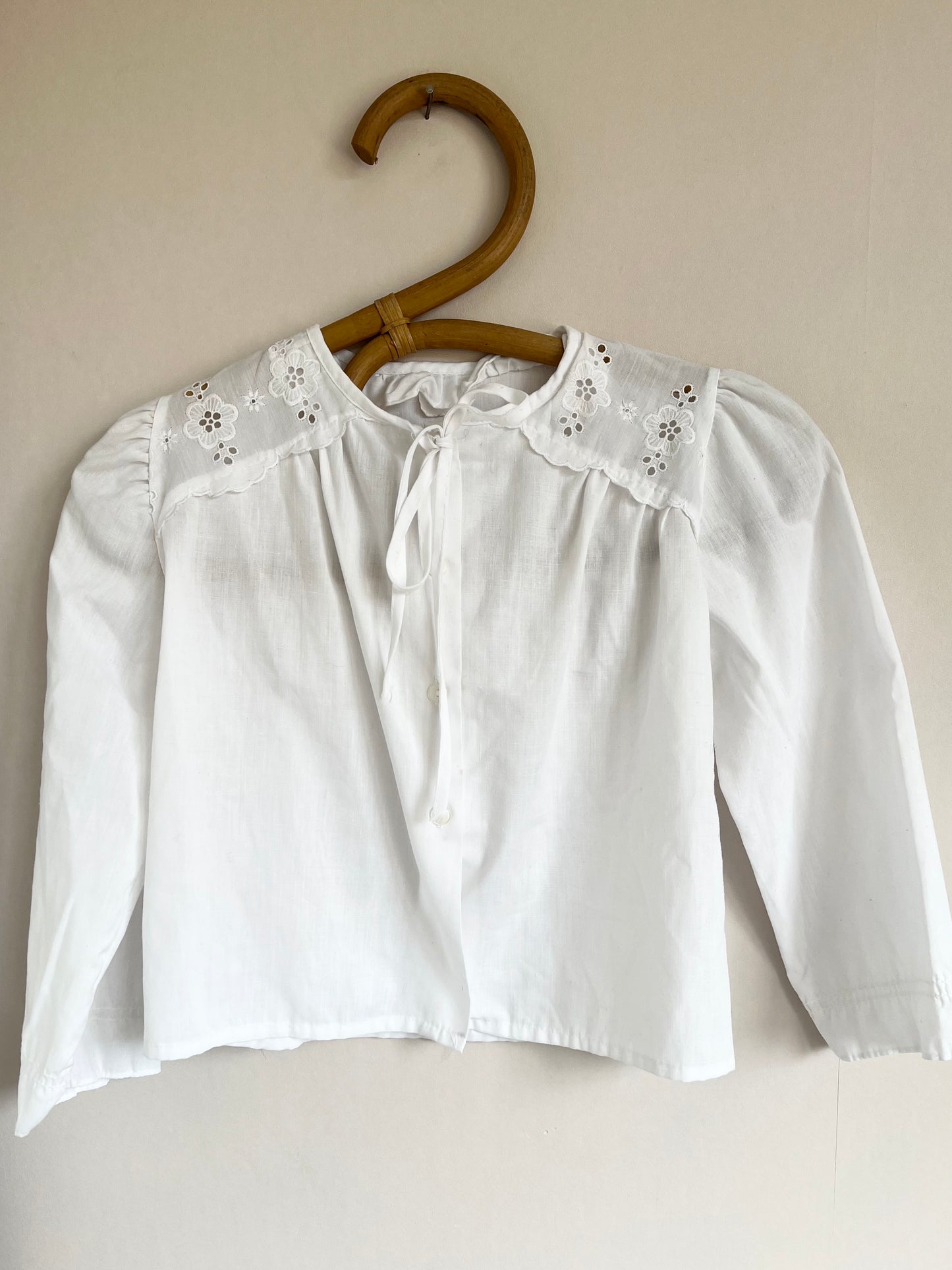 Chemisier blanc à broderies